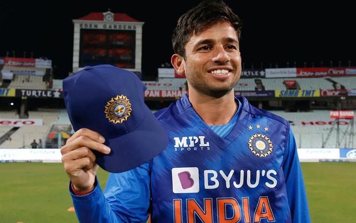 রশিদকে টপকে বোলিং র‍্যাঙ্কিংয়ে শীর্ষে বিষ্ণই