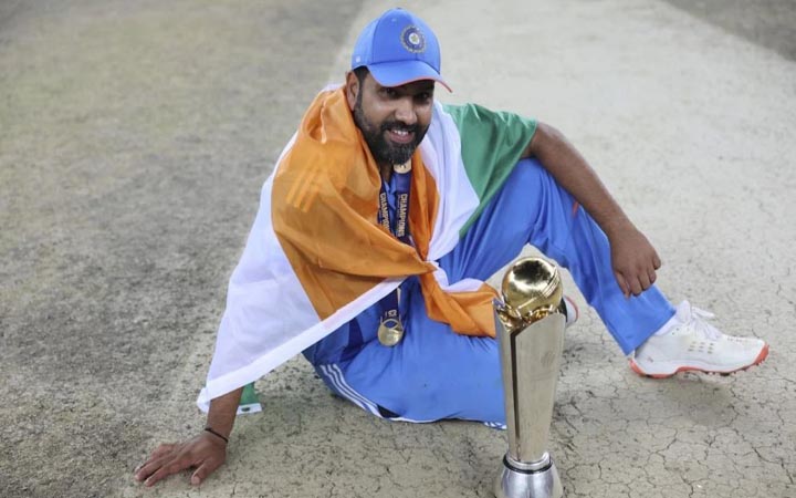 এখনই বিদায় নয়, জানালেন রোহিত