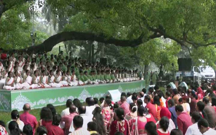 সুরের মূর্ছনায় বর্ষবরণ, ভিড় বাড়ছে রমনায়