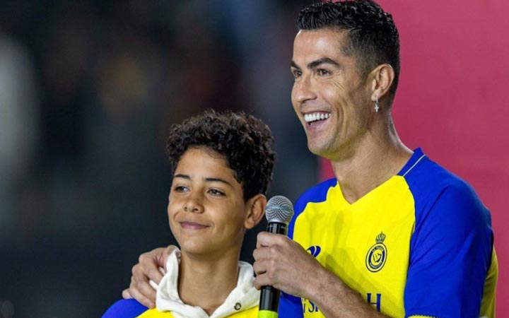 ছেলেকে নিয়ে স্বপ্ন পূরণের পথে রোনালদো