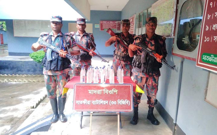 সাতক্ষীরা সীমান্ত থেকে ভারতীয় বিভিন্ন মালামাল জব্দ