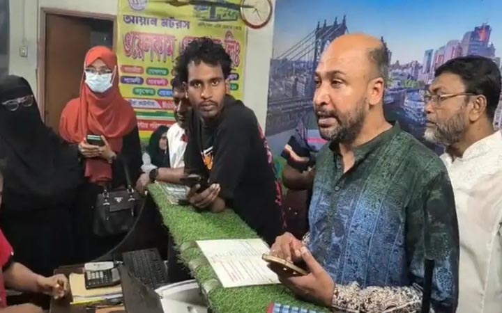 ঈদযাত্রা নির্বিঘ্নে সাতক্ষীরার পরিবহন কাউন্টার পরিদর্শনে বিআরটিএ
