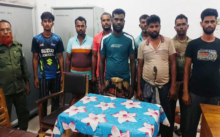 সুন্দরবনের অভয়ারণ্য এলাকা থেকে ৮ জেলে আটক