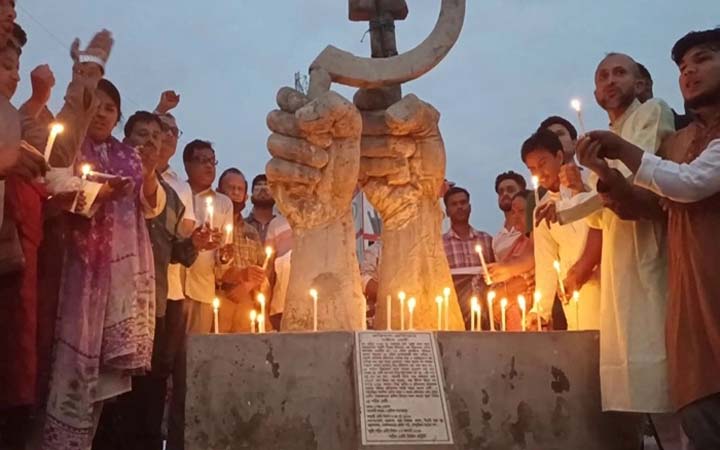 রানা প্লাজায় নিহতদের স্মরণে মোমবাতি প্রজ্জ্বলন, চার দফা দাবি