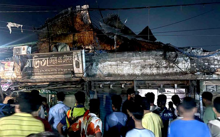 কাপড়ের দোকানে এসি বিস্ফোরণ, দগ্ধ ৩