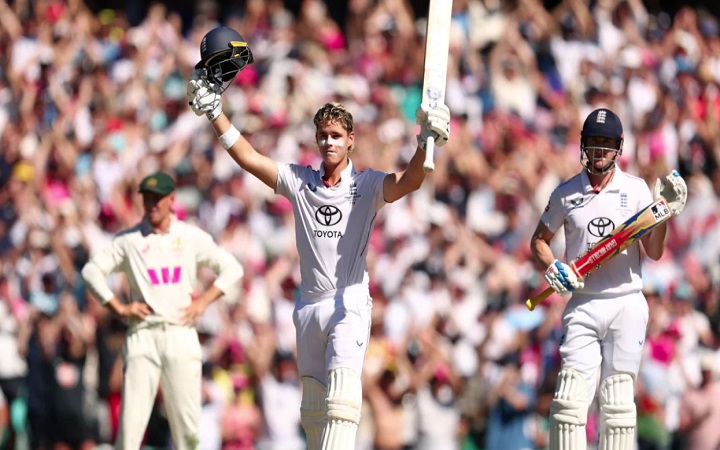 অস্ট্রেলিয়ার চাপ সামলে সিডনিতে বেথেলের লড়াকু সেঞ্চুরি