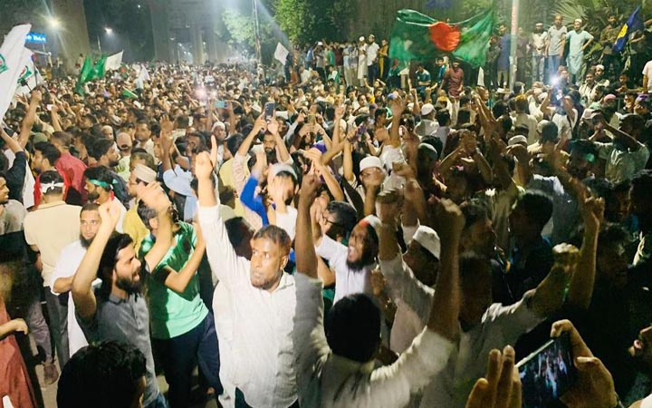 আওয়ামী লীগের কার্যক্রম নিষিদ্ধের ঘোষণায় শাহবাগে উল্লাস