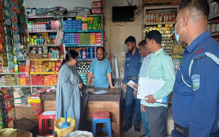 শেরপুরে বাজার মনিটরিংয়ে ৩ ব্যবসায়ীকে জরিমানা