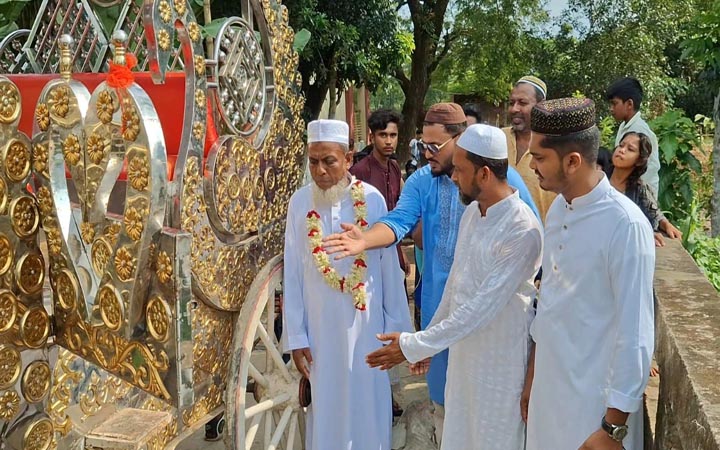 ইমামতির ২৫ বছর, বিদায়বেলায় পেলেন ‘রাজকীয়’ সম্মান