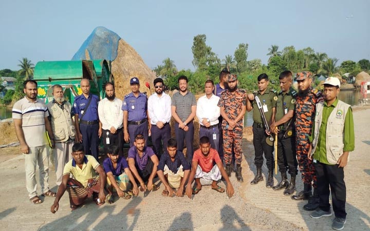 শামুক-ঝিনুক নিধন বন্ধে চলনবিলে অভিযান, জরিমানা আদায়