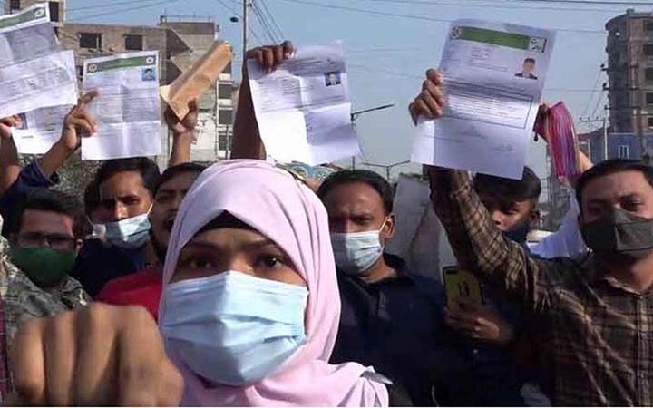 পরিবহন সংকট, প্রবেশপত্র হাতে বিক্ষোভ