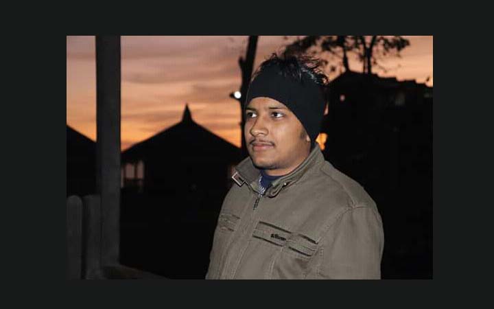 "মানবতার আলিঙ্গন"