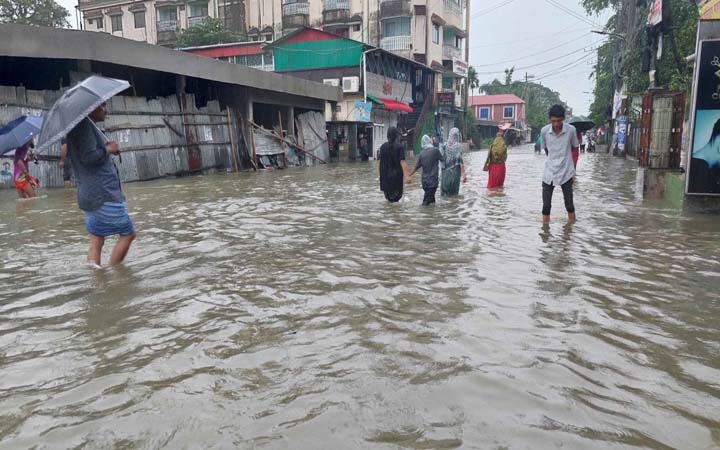 সুনামগঞ্জে হু হু করে বাড়ছে পানি, পানিবন্দী লাখো মানুষ