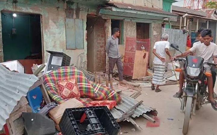 সুনামগঞ্জে বসতবাড়িতে লুটপাট