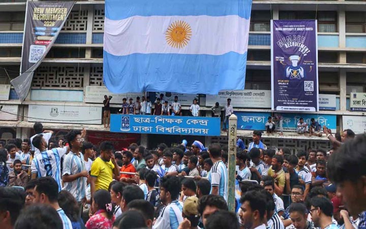 টিএসসি যেন আরেক মিনি অ্যারোহেড স্টেডিয়াম