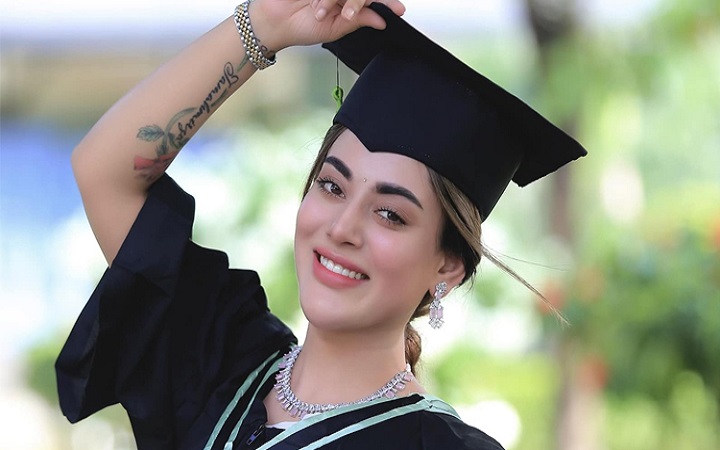 চিত্রনায়িকা তমা মির্জা এখন 'অফিশিয়ালি গ্র্যাজুয়েট'