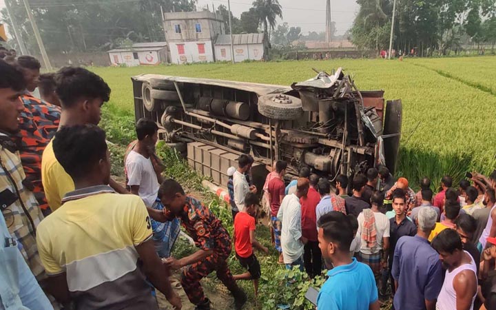 ময়মনসিংহে ২ বাসের মুখোমুখি সংঘর্ষ, নিহত ২