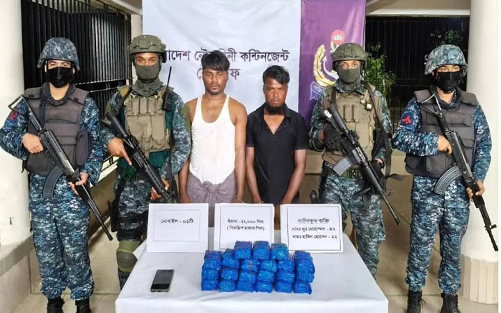 টেকনাফে নৌবাহিনীর অভিযানে ৭২ হাজার পিস ইয়াবা উদ্ধার, আটক ২