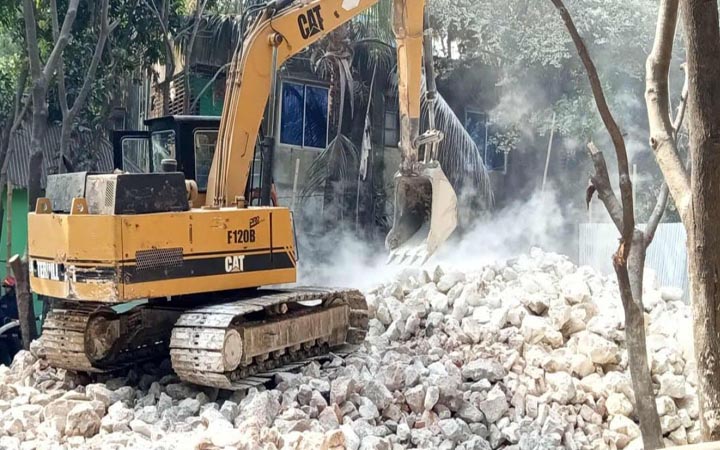 বন্দরে অবৈধ গ্যাস সংযোগ বিচ্ছিন্ন, চুনা কারখানা গুড়িয়ে দিল তিতাস