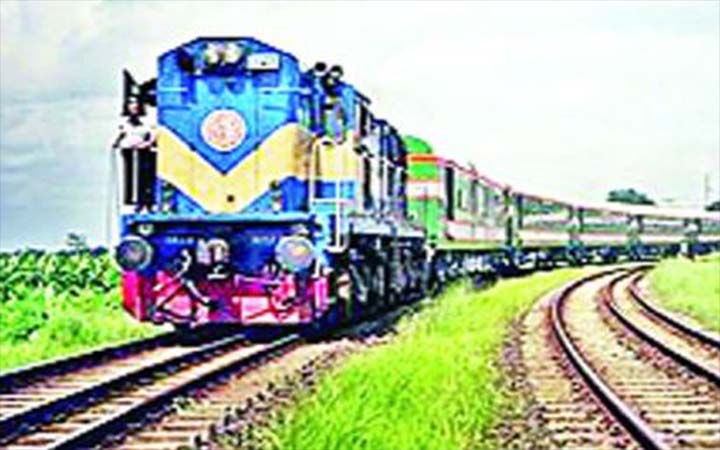 সিরাজগঞ্জে ট্রেনে কাটা পড়ে হেলপারের মৃত্যু