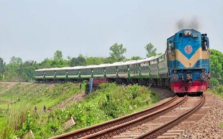 রাজধানীতে ট্রেনের ধাক্কায় নারীর মৃত্যু