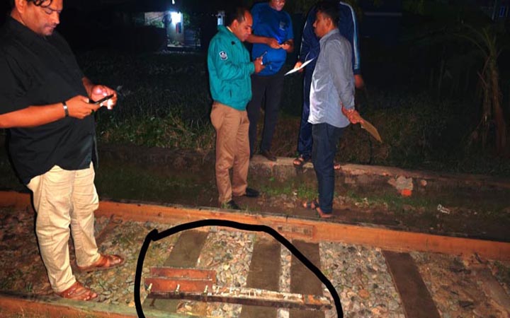 ঢাকা-নারায়ণগঞ্জ রেললাইনে ট্রেন উল্টানোর চেষ্টা