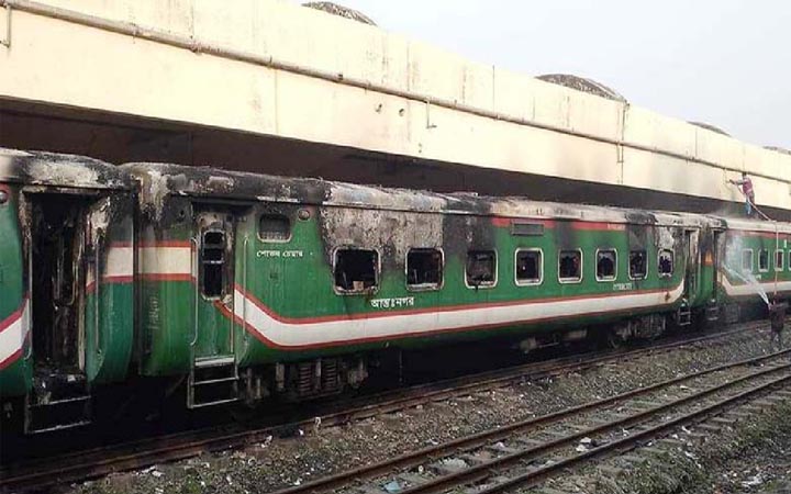 ট্রেনে আগুন দেয়ার ঘটনায় আটক ৯