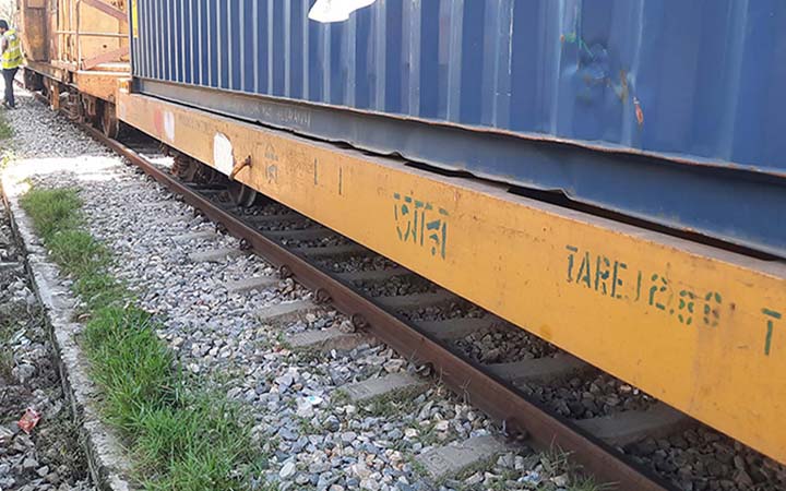 গাজীপুরে পণ্যবাহী ট্রেনের কন্টেইনার লাইনচ্যুত