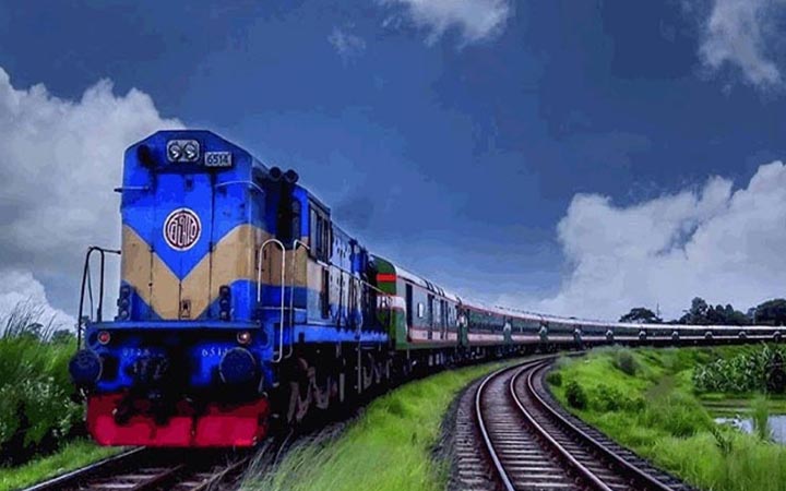 কমিউটার ও মেইল ট্রেন চলাচল শুরু