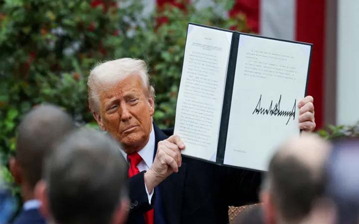 শুল্ক নিয়ে অনুরোধ জানানো দেশগুলোর সঙ্গে আলোচনার ঘোষণা ট্রাম্পের