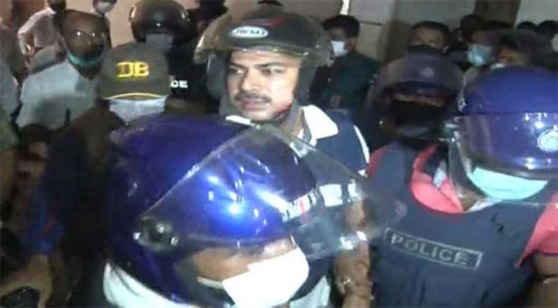 পরিবারের সাথে দেখা করতে পারবেনা ওসি প্রদীপ