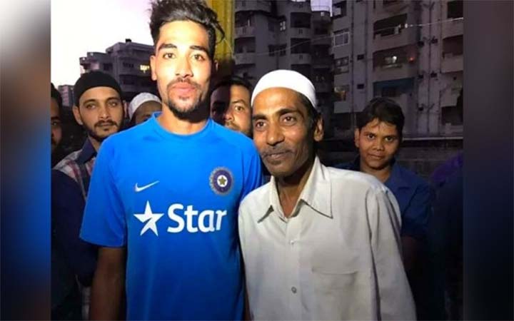 ভারতীয় পেসার মোহাম্মদ সিরাজের বাবার মৃত্যু, জানাজায় থাকতে পারছেন না