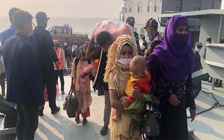 ১৬৪২ রোহিঙ্গাকে বরণ করল ভাসানচর