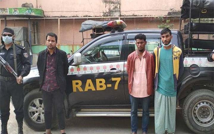 চট্টগ্রামে ৭ হাজার ইয়াবাসহ তিনজন আটক