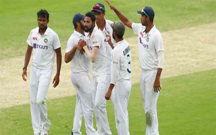 শেষ দিনে ভারতের টার্গেট ৩২৪