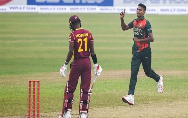 অভিষেকেই তিন উইকেট নিলেন হাসান মাহমুদ