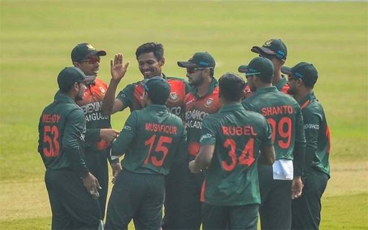 ১৪৮ রানে গুটিয়ে গেল ওয়েস্ট ইন্ডিজ