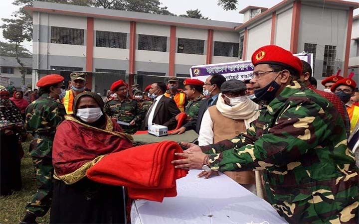 বিএনসিসি সুন্দরবন রেজিমেন্টের শীতবস্ত্র বিতরণ