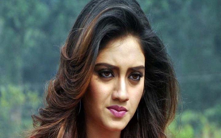 ডিভোর্স নোটিস পাননি বলে বিবৃতি নুসরতের