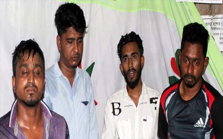 যশোর শহরে কাউন্সিলর প্রার্থীর ছেলে বন্ধুসহ আটক: পিস্তল ও গুলি জব্দ