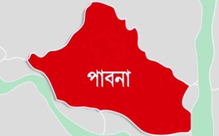 পাবনায় অবৈধভাবে বালু উত্তোলনের দায়ে ট্রলারসহ আটক ১৯