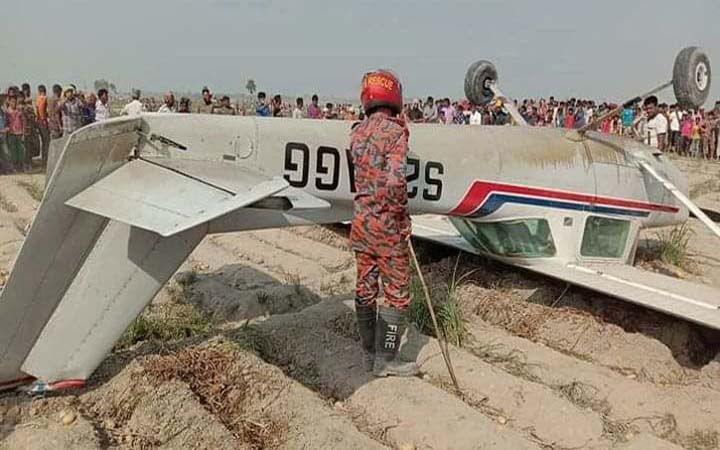 আলুক্ষেতে আছড়ে পড়লো প্রশিক্ষণ বিমান