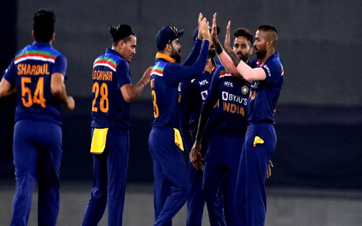 উত্তেজনাকর ম্যাচে ইংল্যান্ডকে হারিয়ে সিরিজে সমতায় ভারত