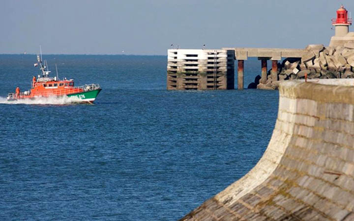 ফ্রান্সের উপকূল থেকে যুক্তরাজ্য অভিমুখী দেড়শ’র বেশি অভিবাসি উদ্ধার