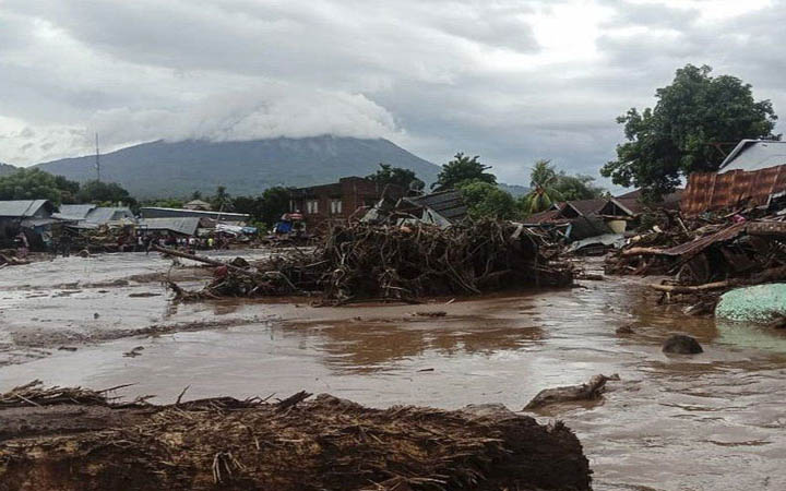 ইন্দোনেশিয়া ও পূর্ব তিমুরে আকস্মিক বন্যায় অর্ধ শতাধিক মৃত্যু