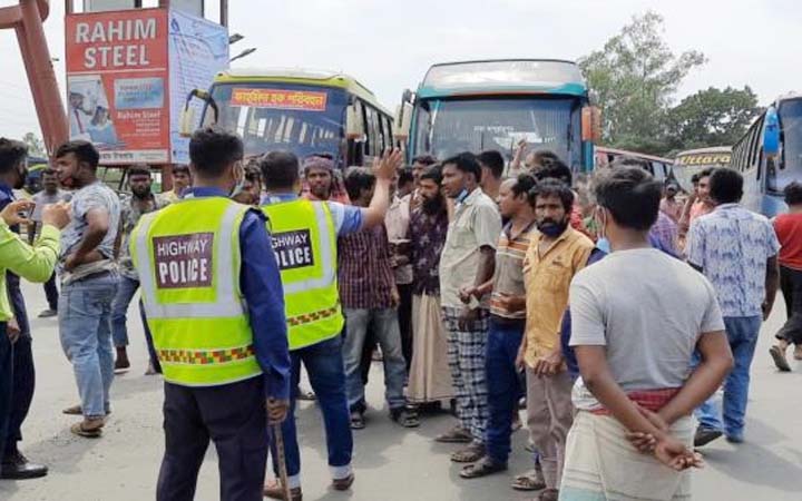ঢাকামুখী শতাধিক বাস সিরাজগঞ্জে আটকে দিয়েছে পুলিশ