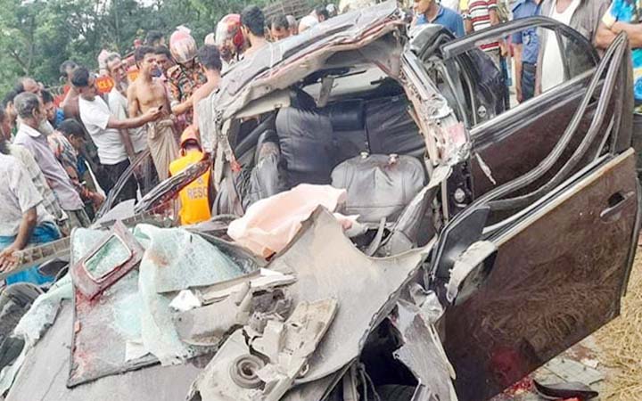 ব্রাহ্মণবাড়িয়ায় ট্রাককে প্রাইভেটকারের ধাক্কায় ৩ জন নিহত