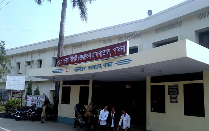 টিকা কার্যক্রম পাবনায় বন্ধ: দ্বিতীয় ডোজ বঞ্চিত ৩৫ হাজার, ১ম ডোজ পায়নি ৮২ হাজার