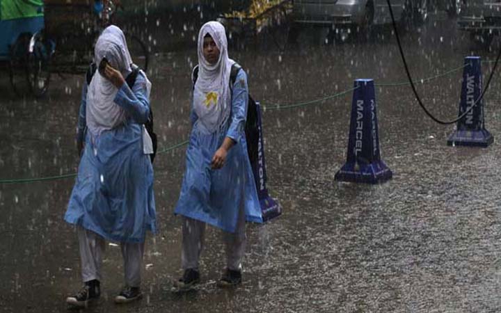 সারা দেশে বজ্রসহ মাঝারী বৃষ্টিপাতের সম্ভাবনা