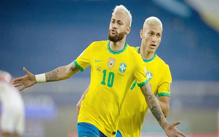 পেরু ৪-০ গোলে উড়িয়ে দিল ব্রাজিল